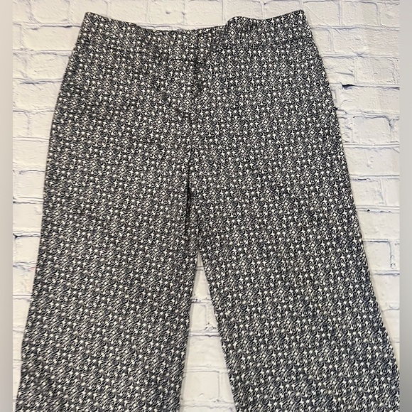 Ann Taylor Trousers silky palazzo Pant Navy Geometric Flowy size 10 - Picture 2 of 5